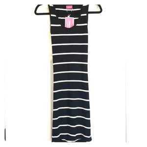 Fitted VENUS black & white dress with back cutout